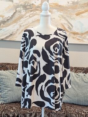 Women’s Black & White Floral High-Low Top